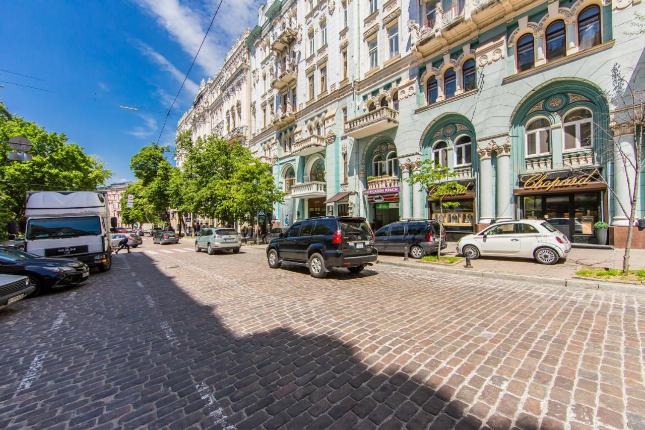 Поруч Укриття, 2К Квартира Біля Хрещатика, Вхід У Метро У Сусідньому Будинку
